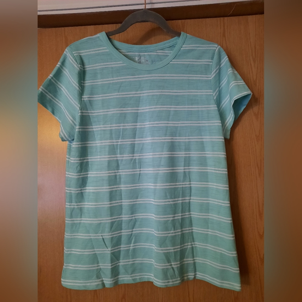 Time and Tru Pastel Green Crew Neck Short Sleeve T-Shirt Size Medium
